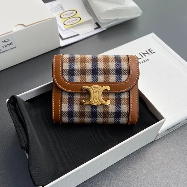 すぐ届 セリーヌ トリオンフ 偽物 タータンチェック 3つ折り財布 Cem46447