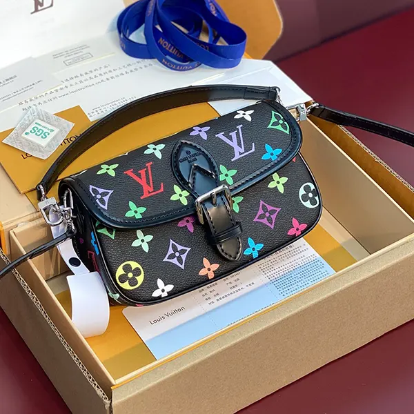 ギフトに最適 ルイヴィトン 村上隆 コラボ 偽物 Nano Diane vux92653