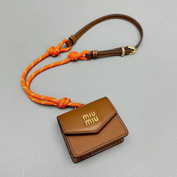 【お洒落☆シンプル】ミュウミュウ ミニポーチ コード チャーム 5TL51