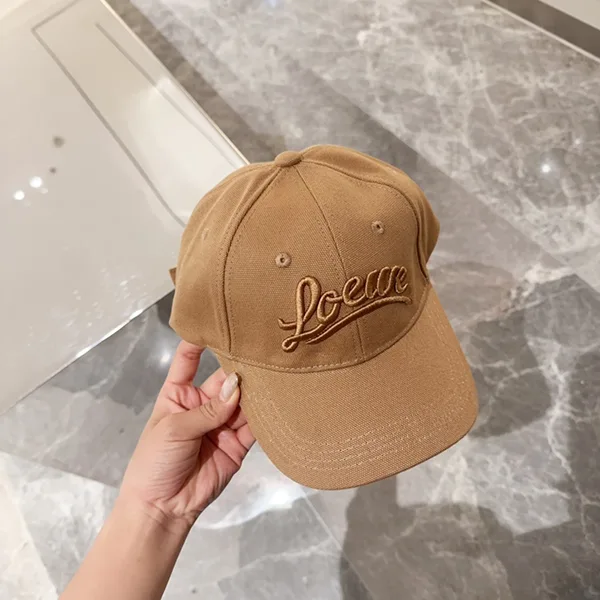 さらなる高みへ【ロエベ】刺しゅうロゴ入り キャップ パロディ lov19881