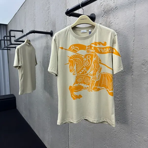 バーバリー EDK プリント コットンTシャツ 偽物 8096376