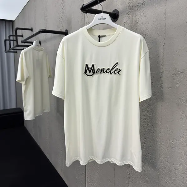 モンクレール 刺繍ロゴパッチ Tシャツ 偽物 半袖 K10918C000