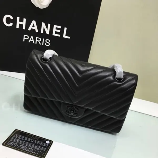 シャネル Vステッチ 偽物 ダブルフラップ ダブルチェーンバッグ