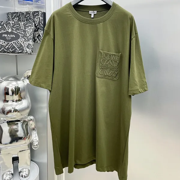 ロエベ お洒落コーデに◎エンボスアナグラムコットンTシャツ loa96212