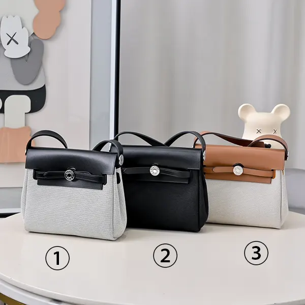 実用的でシンプルな可愛さ【エルメス コピー】Herbag Zip 20 バッグ 3色 H086430CCAA
