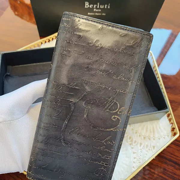 ベルルッティ サンタル 偽物 スクリットレザー ジップロングウォレット beu19528