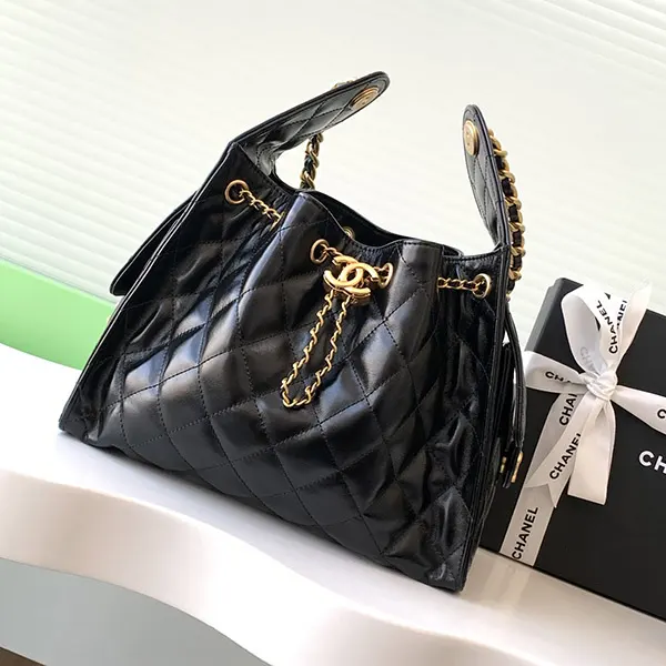 普段使いも特別な日も♡シャネル ホーボーバッグ 偽物 Black AS5311