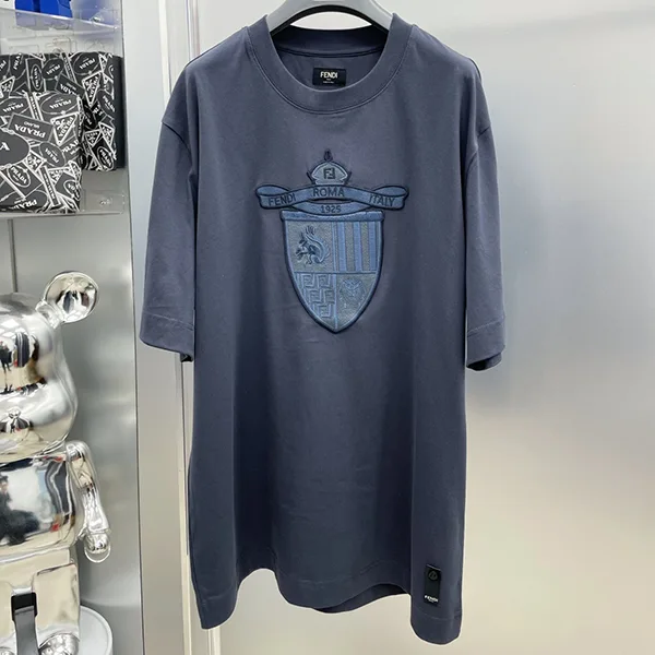 稀少フェンディ パチモン 創立100周年エンブレム ネイビーコットン Tシャツ fef67210