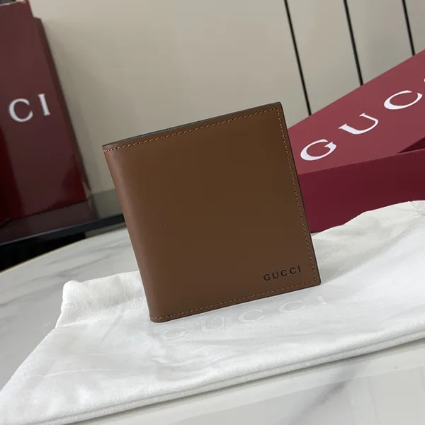 n級 おすすめ グッチ 偽物 GGエンブレム エンボス フラップ ウォレット guj64827