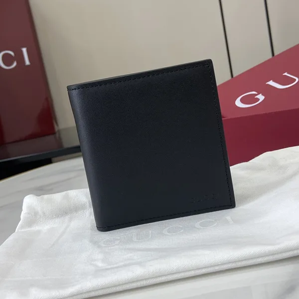 世界中で大人気♪グッチ 偽物 GGエンブレム エンボス フラップ ウォレット gub48810