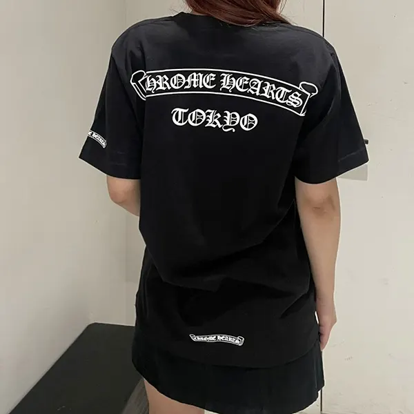 大人気！クロムハーツ スクロール 激安 ロゴ Tシャツ 半袖 Kuv51019