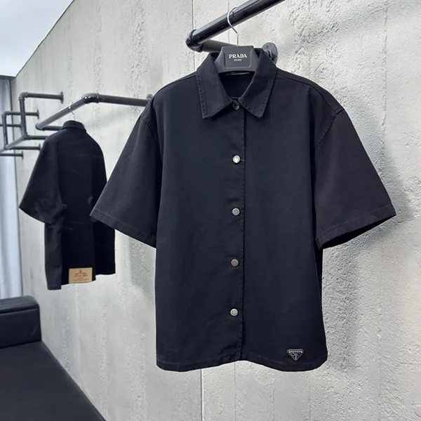 目を惹くカラー プラダ コピー商品 Denim shirt ブラック デニムシャツ puf83081