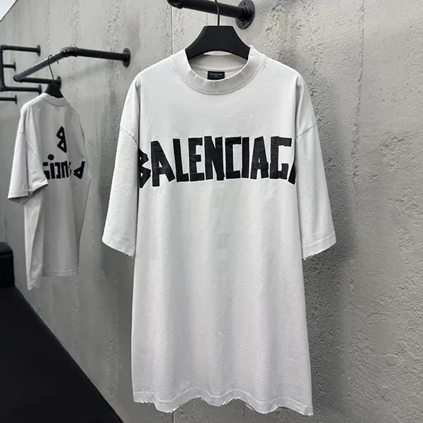 バレンシアガ TAPE TYPE Tシャツ ミディアムフィット bax90226