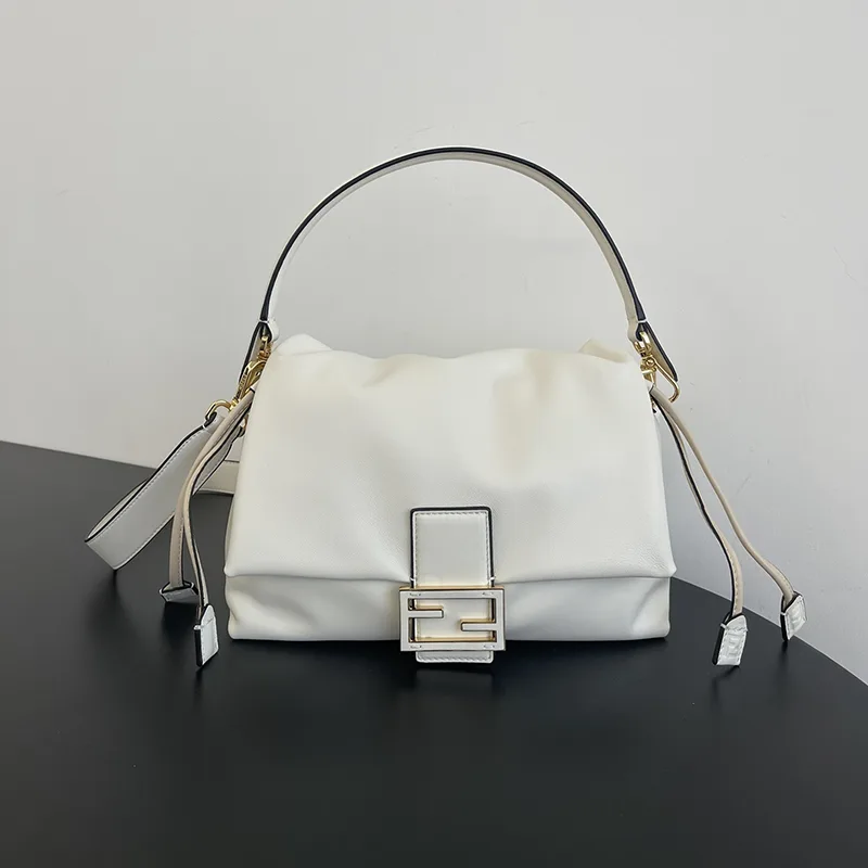 確保済み フェンディ n級品 Mamma Baguette ミディアム ナッパレザー バッグ fem56097