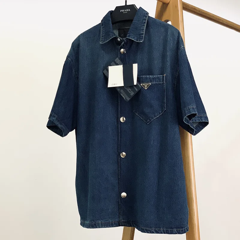 超希少！プラダ スーパーコピー デニム シャツ 半袖 ロゴ入り pud04360