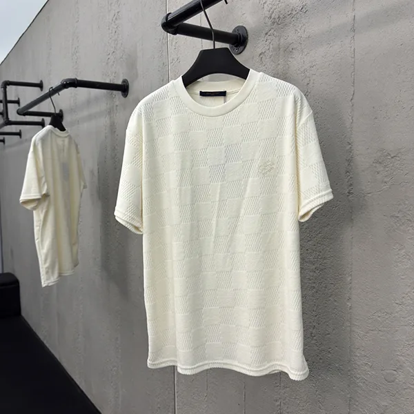【カジュアルも格上げ♥】ルイヴィトン ロゴTシャツ 偽物 1AHUV