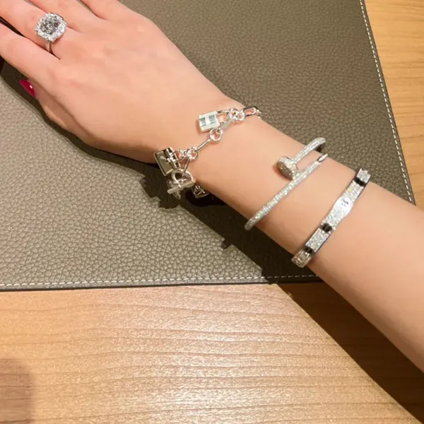 大人気！エルメス 5Sacs シルバー コピー ブレスレット バッグモチーフ ert54130