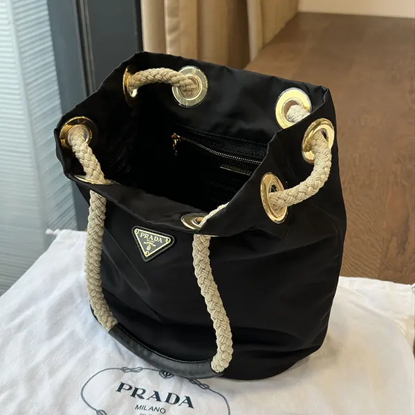 【使い勝手抜群】プラダ マリーナ Re-Nylon S バケット 巾着 バッグ put80915