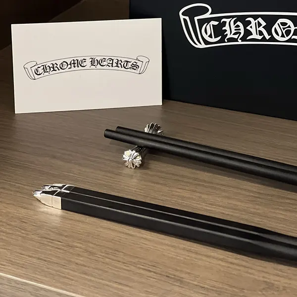 可愛い クロムハーツ コピー CHプラス ロゴ付き 黒檀 箸(かんざし) Kug09927