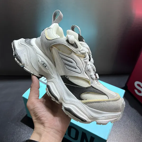 すぐ届 バレンシアガ スニーカー 偽物 メッシュ ブランドロゴ bay52637