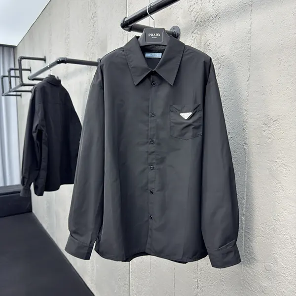 プラダ Re-Nylon ウィンドブレーカー シャツ puz99115