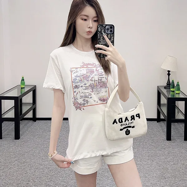 【おしゃれに描かれた街並み♪】ディオール Tシャツ パチモン dek99797