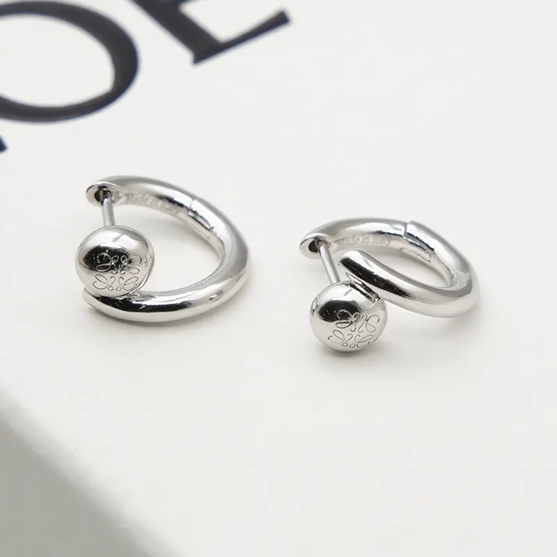 定番ロエベ ミニ アナグラム ペブル フープイヤリング n級品 lop96369