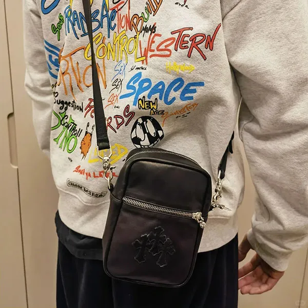 クロムハーツ ショルダーバッグ コピー レザー×925 ブラック×シルバー TAKA セメタリークロスパッチ Kuv40059